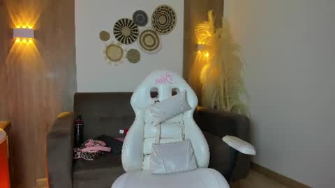 Snapshot of flor_pink chatting on July 2026 04:16:01 AM Flor online show from July 2026 04:16:01 AM