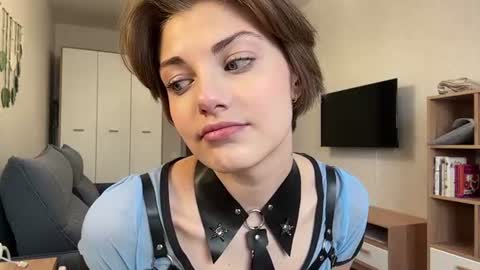 Snapshot of florenceheatly chatting on June 2026 10:13:02 AM Flora online show from June 2026 10:13:02 AM