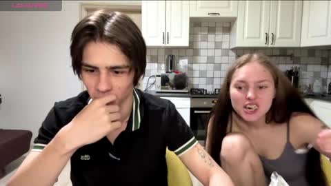 flowerscouple online show from March 2026 10:04:01 PM