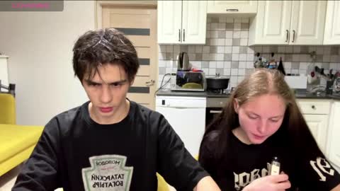 flowerscouple online show from April 2026 10:13:02 PM