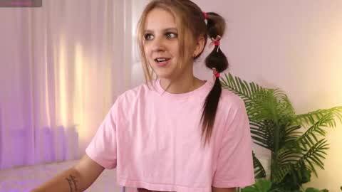 LilLisa online show from September 2025 11:43:01 AM