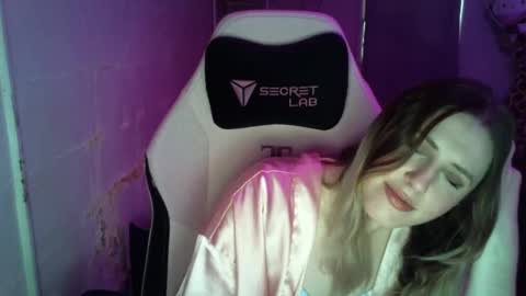 Snapshot of fluxsux chatting on November 2025 02:39:02 PM Flux online show from November 2025 02:39:02 PM