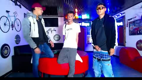 flyckers online show from April 2026 12:43:02 PM