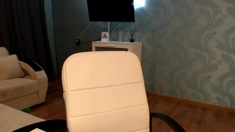 Molli  Ready for any play with you. Hottest show in pvt  Help a student earn big tokens  online show from March 2026 09:54:02 PM