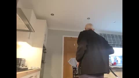 footworshiper2211 online show from November 2025 10:36:02 AM