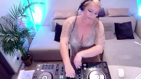 Snapshot of forbiddenkitty chatting on November 2025 09:26:02 PM Forbidden Kitty online show from November 2025 09:26:02 PM