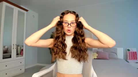 Kira online show from October 2025 02:25:02 AM