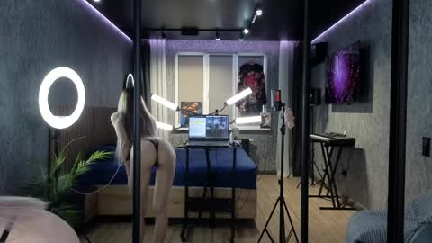 Karina and  online show from April 2026 10:33:01 AM