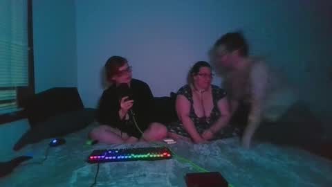 Snapshot of foxanhound chatting on June 2026 06:25:01 AM Fox and hound online show from June 2026 06:25:01 AM