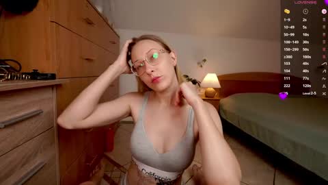 Snapshot of foxeslovefoxes chatting on May 2026 10:00:01 AM CUSTOM PHOTOS AND VIDEOS - online show from May 2026 10:00:01 AM