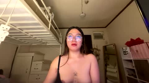 Snapshot of foxieeealona chatting on May 2026 07:53:02 PM Alicia Baby online show from May 2026 07:53:02 PM