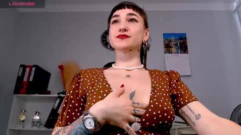 Snapshot of foxrinehelen chatting on March 2025 12:58:02 PM Helen - My streams are Monday - Friday at 8 AM NY time online show from March 2025 12:58:02 PM