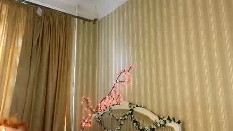 Snapshot of foxxx_tail chatting on June 2026 03:44:02 PM Petra online show from June 2026 03:44:02 PM