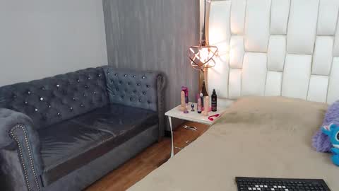 Snapshot of foxxy_dolce chatting on October 2025 02:45:02 PM Foxxy online show from October 2025 02:45:02 PM