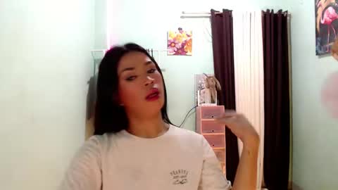 Snapshot of foxxygirly_ chatting on June 2026 01:27:01 PM Eva Violet online show from June 2026 01:27:01 PM