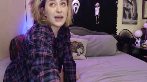 Snapshot of foxymalloryknoxy69 chatting on October 2025 08:13:02 AM Mallory Koxx online show from October 2025 08:13:02 AM