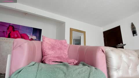 Snapshot of fraiderbrown chatting on January 2025 07:20:02 PM IM FRAIDER online show from January 2025 07:20:02 PM