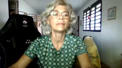 francelune online show from December 2024 01:32:02 PM