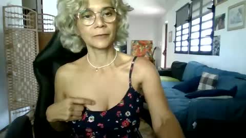 francelune online show from January 2025 11:01:02 AM