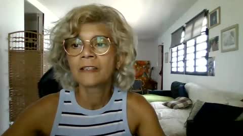 francelune online show from January 2025 11:01:01 AM