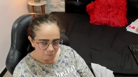 Snapshot of francesca_bbw chatting on April 2026 07:45:01 AM online show from April 2026 07:45:01 AM