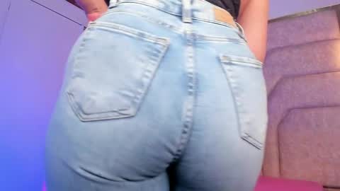 Snapshot of francheska121 chatting on April 2026 07:15:01 PM francheska121 online show from April 2026 07:15:01 PM
