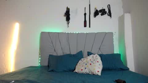 francihot4 online show from September 2025 11:49:01 PM