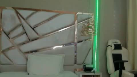 francis_20 online show from March 2026 01:36:02 PM