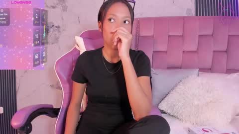 Laura online show from September 2025 07:28:02 PM