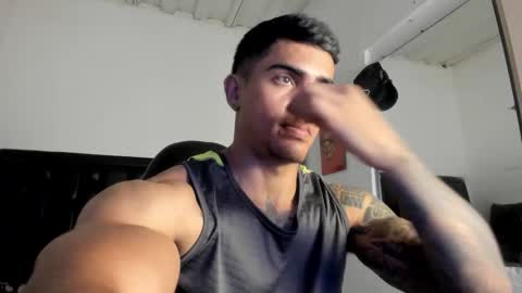 Snapshot of franco_ruiz_ chatting on February 2025 12:48:01 AM franco online show from February 2025 12:48:01 AM