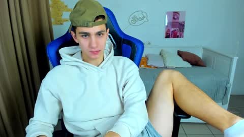 Frank online show from October 2025 05:07:02 AM