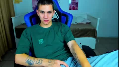 Snapshot of frank_mooree chatting on July 2026 05:14:01 AM Frank online show from July 2026 05:14:01 AM