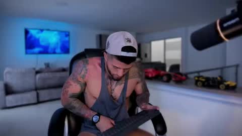 Frank Farrell. Hey remember to give me a thumbs up Ty online show from September 2025 09:48:01 PM