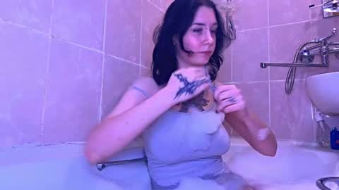 Snapshot of frau_basted chatting on December 2024 05:00:01 PM mistress Bastet and  mintcola online show from December 2024 05:00:01 PM