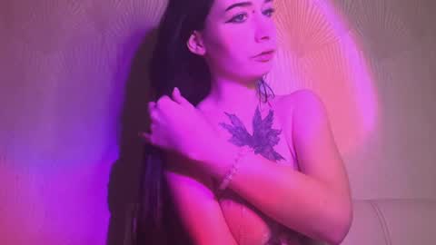Snapshot of frau_basted chatting on January 2025 09:08:01 PM mistress Bastet and  mintcola online show from January 2025 09:08:01 PM