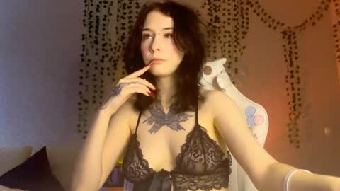 Snapshot of frau_basted chatting on March 2025 01:06:02 PM mistress Bastet and  mintcola online show from March 2025 01:06:02 PM