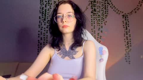 Snapshot of frau_basted chatting on March 2025 09:51:02 PM mistress Bastet and  mintcola online show from March 2025 09:51:02 PM