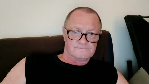 Snapshot of frauenfeind1 chatting on July 2026 06:05:01 AM Wolfi online show from July 2026 06:05:01 AM