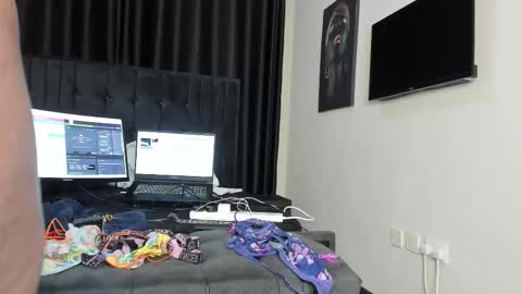 Sandra online show from November 2025 06:45:02 PM