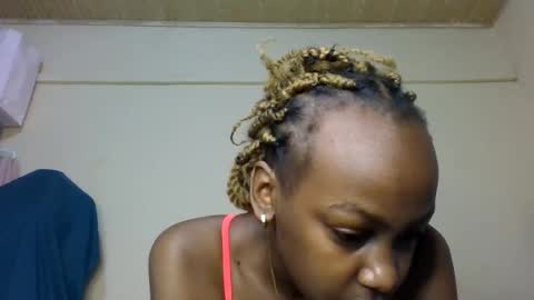 Snapshot of freaky_beauty chatting on July 2026 07:06:02 AM freaky_beauty online show from July 2026 07:06:02 AM