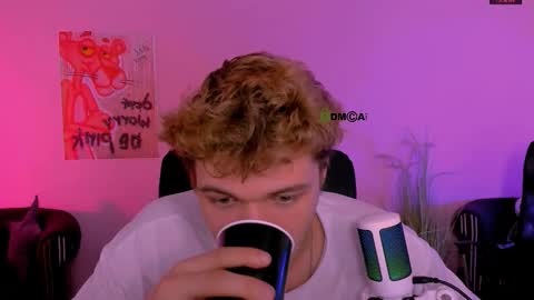 Snapshot of fred_strong chatting on December 2025 09:48:01 AM Freddy online show from December 2025 09:48:01 AM