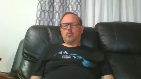 Snapshot of freddieknuck chatting on May 2026 04:08:01 AM Just Fred online show from May 2026 04:08:01 AM
