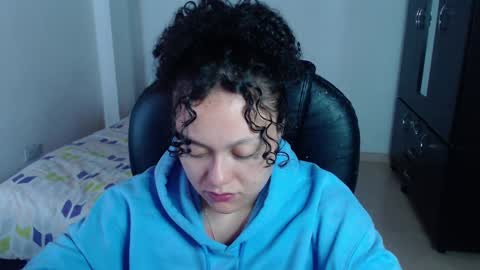 Snapshot of freud_x_louise1 chatting on January 2025 04:04:01 AM Louise online show from January 2025 04:04:01 AM