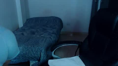 Snapshot of freud_x_louise1 chatting on September 2025 12:10:01 AM Louise online show from September 2025 12:10:01 AM