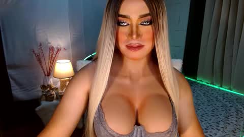 Miss Frea  online show from October 2025 08:20:01 PM