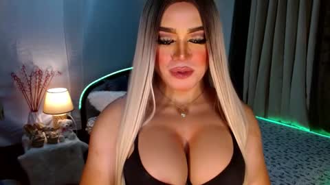 Miss Frea  online show from October 2025 07:01:02 PM