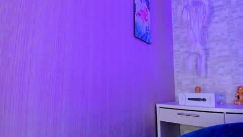 Pau. online show from September 2025 08:09:02 PM