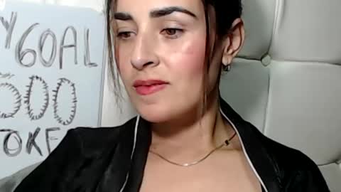 Snapshot of frida__x chatting on June 2026 03:33:01 AM Frida online show from June 2026 03:33:01 AM
