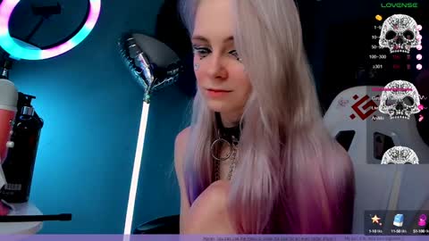 Snapshot of frida_fortune chatting on January 2025 01:59:02 PM Frida A boost to fortune for the one who gives a thumbs up and a bonus lucky for those who support me by joining the fanclub online show from January 2025 01:59:02 PM