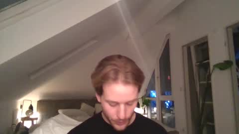 Snapshot of frozenyoga chatting on December 2024 09:12:01 PM frozenyoga online show from December 2024 09:12:01 PM